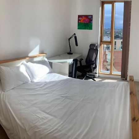 2 Bed Apartment In Granary Wharf Leeds ลีดส์ ภายนอก รูปภาพ