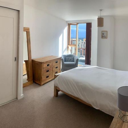 2 Bed Apartment In Granary Wharf Leeds ลีดส์ ภายนอก รูปภาพ