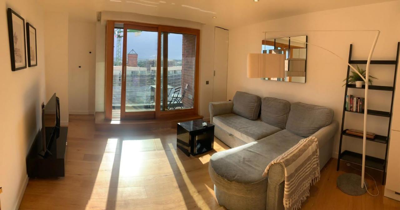 2 Bed Apartment In Granary Wharf Leeds ลีดส์ ภายนอก รูปภาพ