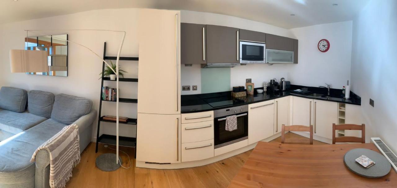 2 Bed Apartment In Granary Wharf Leeds ลีดส์ ภายนอก รูปภาพ