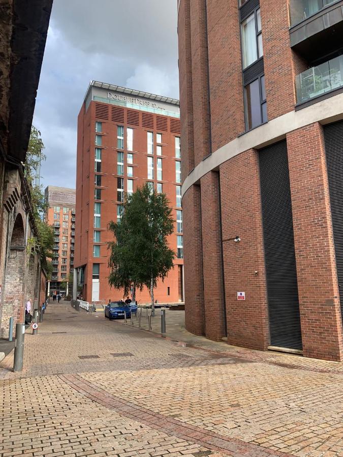 2 Bed Apartment In Granary Wharf Leeds ลีดส์ ภายนอก รูปภาพ