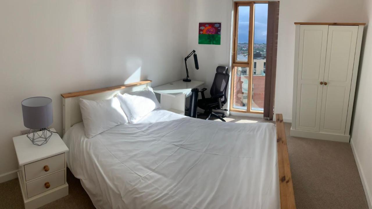 2 Bed Apartment In Granary Wharf Leeds ลีดส์ ภายนอก รูปภาพ