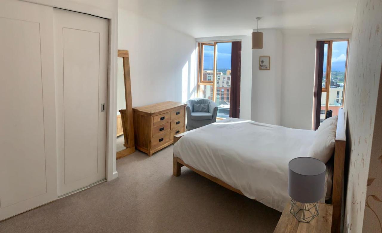 2 Bed Apartment In Granary Wharf Leeds ลีดส์ ภายนอก รูปภาพ